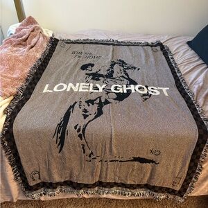 Lonely Ghost Throw Blanket